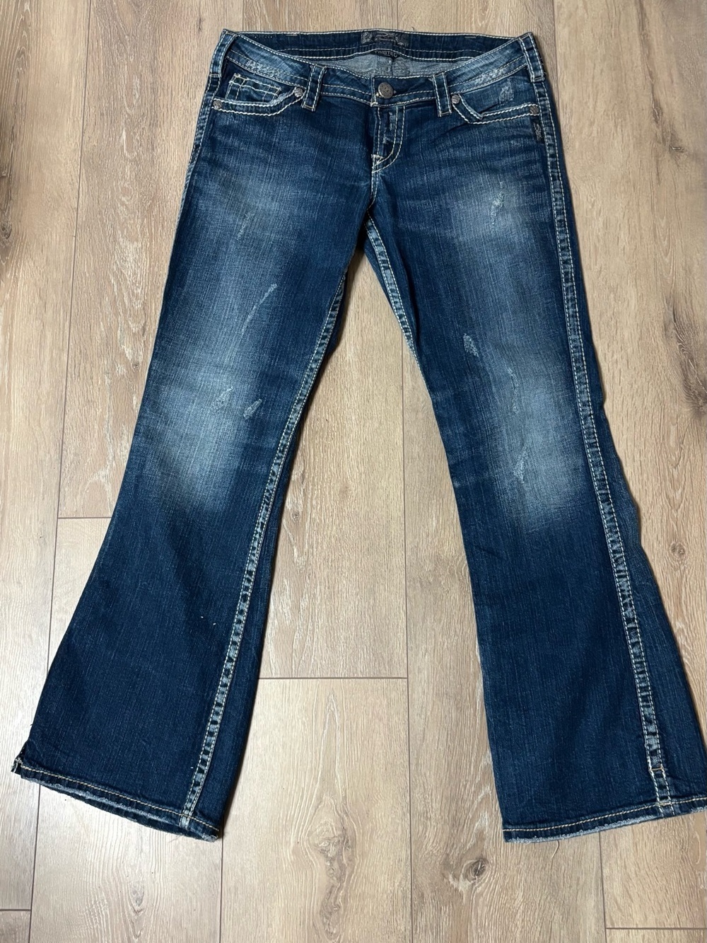 SILVER Jeans Womans Twisted
Jeans Bootcut Size 30x31 Excellent Low
Rise
